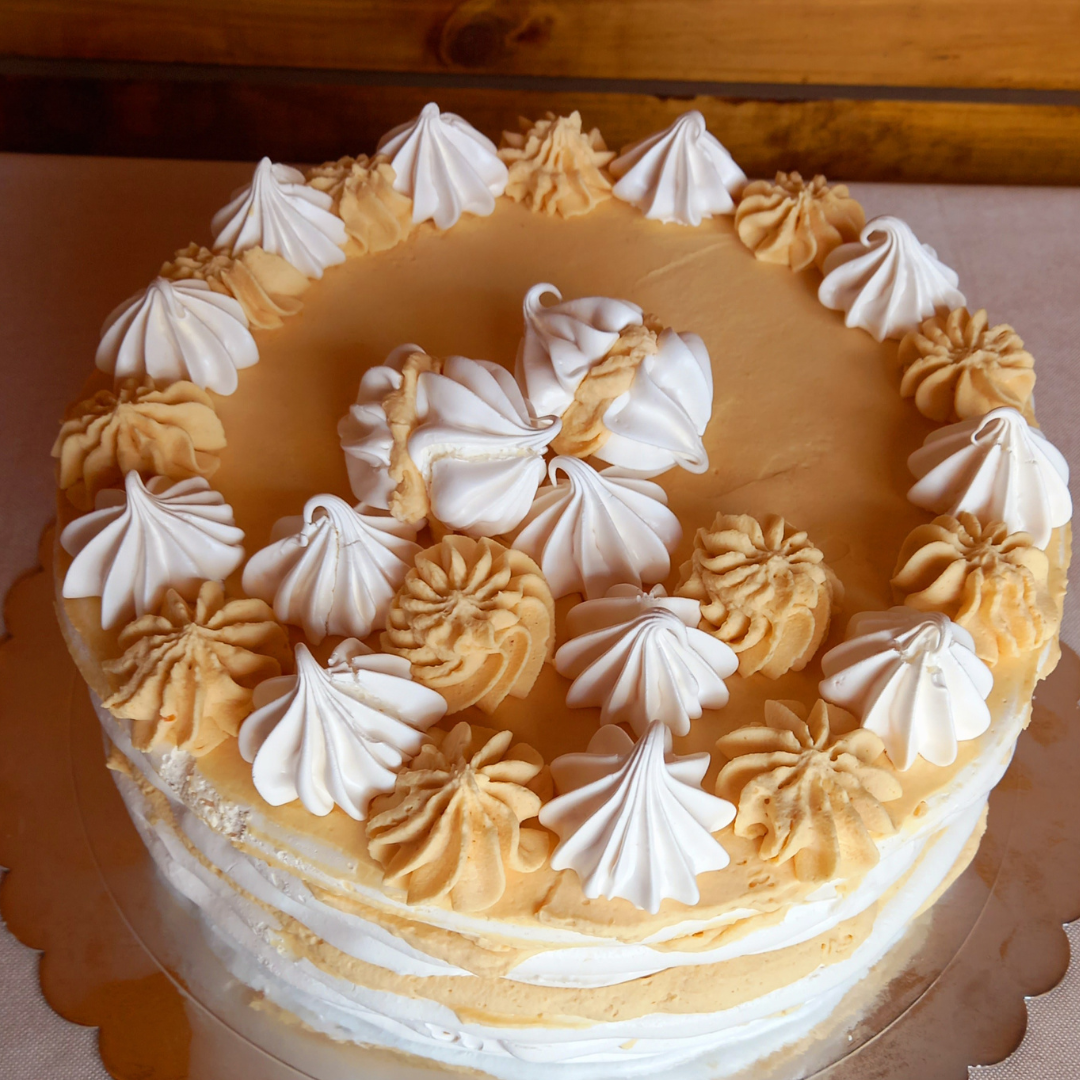 Torta Merengue Lúcuma – Embrujo Sureño